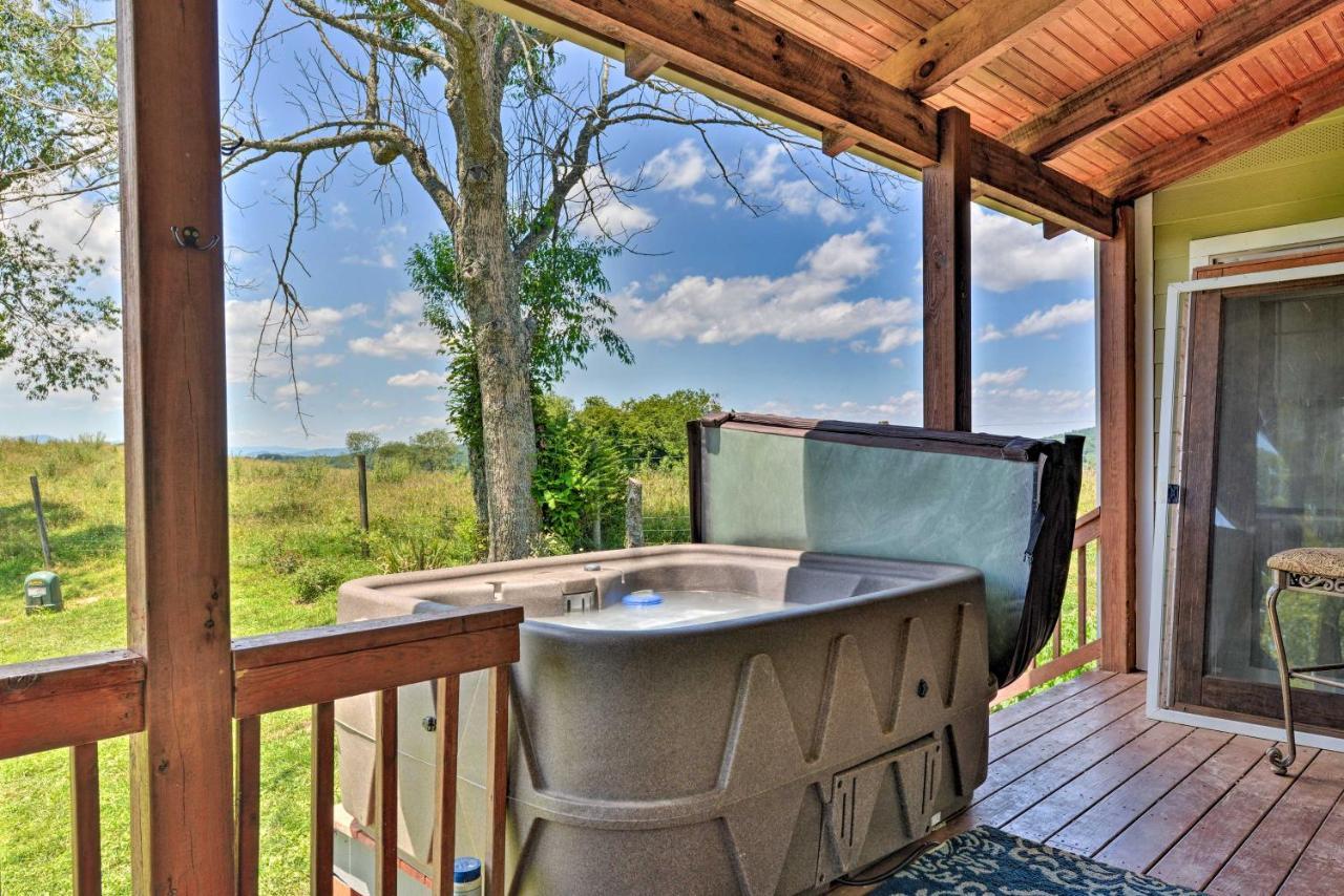 Charming Galax Retreat With Wraparound Deck! Villa Bagian luar foto